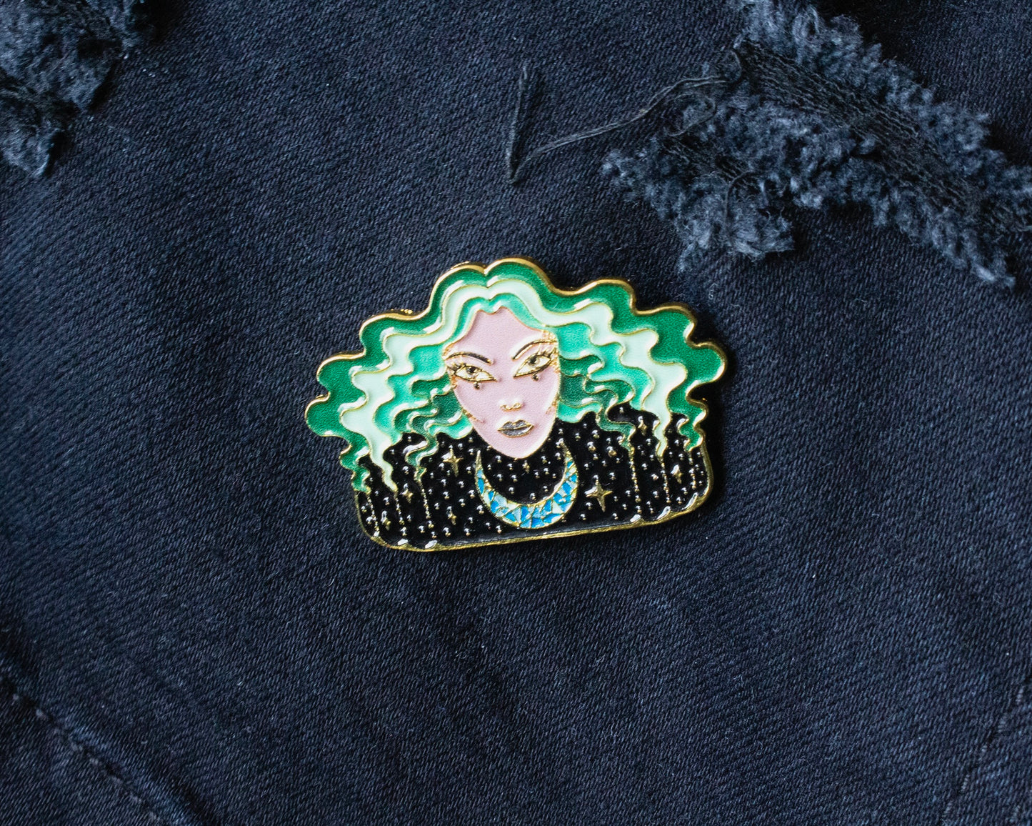 MAGIC WOMAN ENAMEL PIN